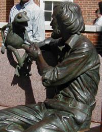 Statue of Muppets creator and Maryland alum Jim Henson / Photo by Stephen E. Mather