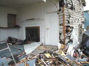 The living room spills out into the yard of a home in downtown La Plata.