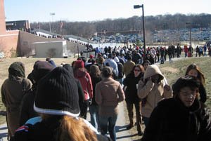 The lines for Sen. Barack Obama / Newsline photo by Paula Vasan